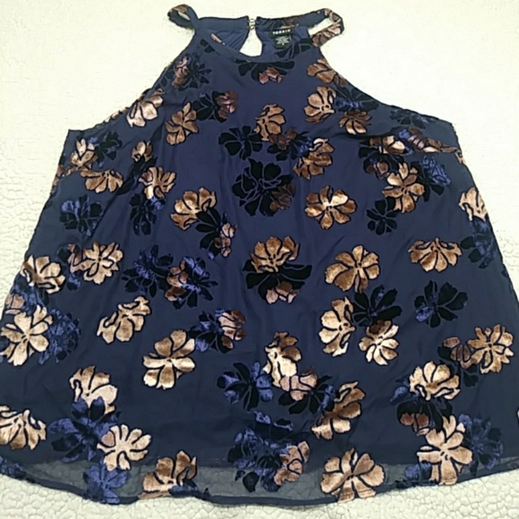 TORRID floral velvet mock neck top size 0x - Picture 3 of 7